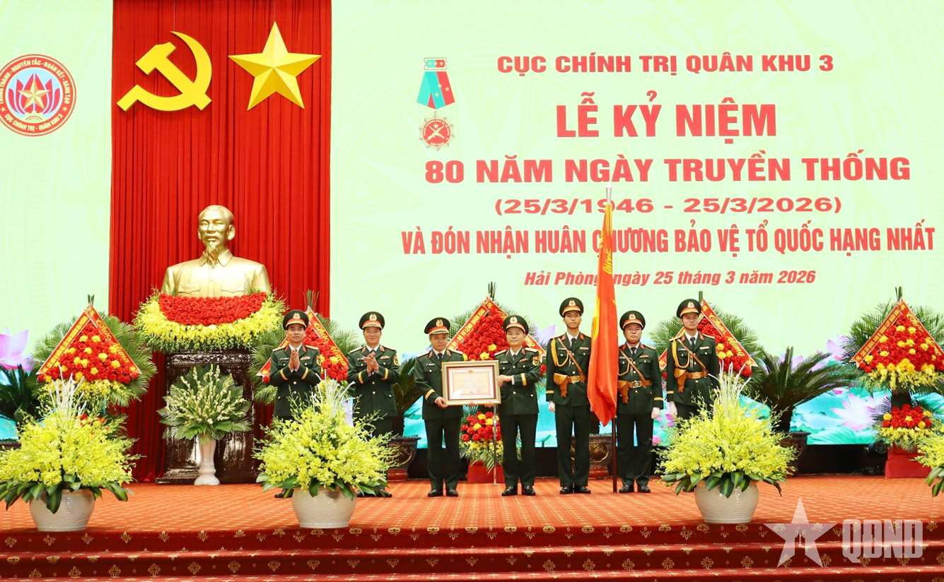 Cục Chính trị Quân khu 3 đón nhận Huân chương Bảo vệ Tổ quốc hạng Nhất